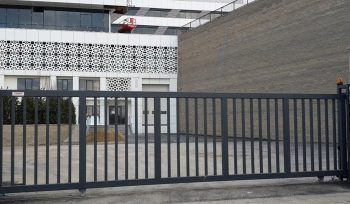 Düz Ferforje Garaj Kapısı