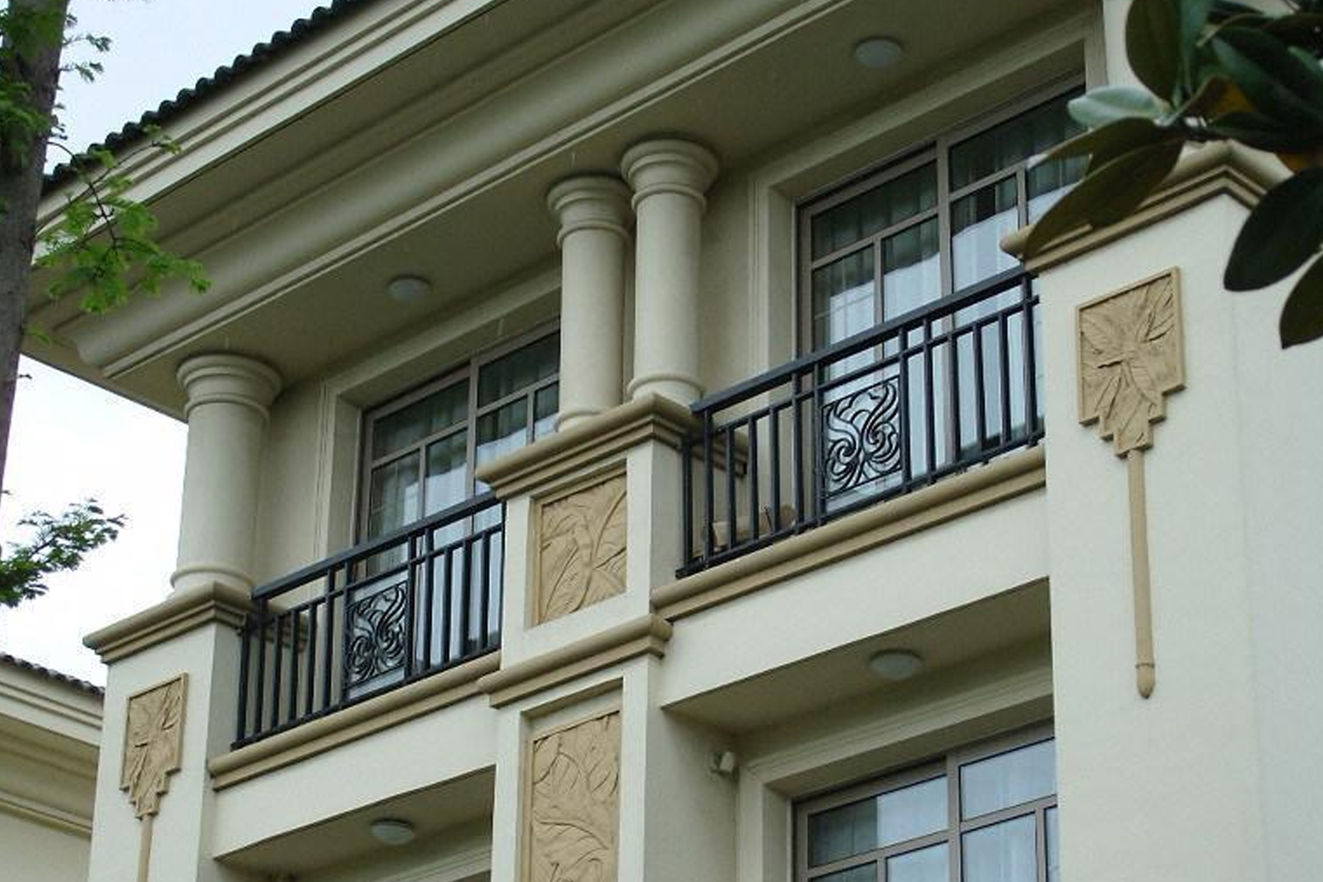 Camlı Ferforje Balkon Korkuluk Modeli